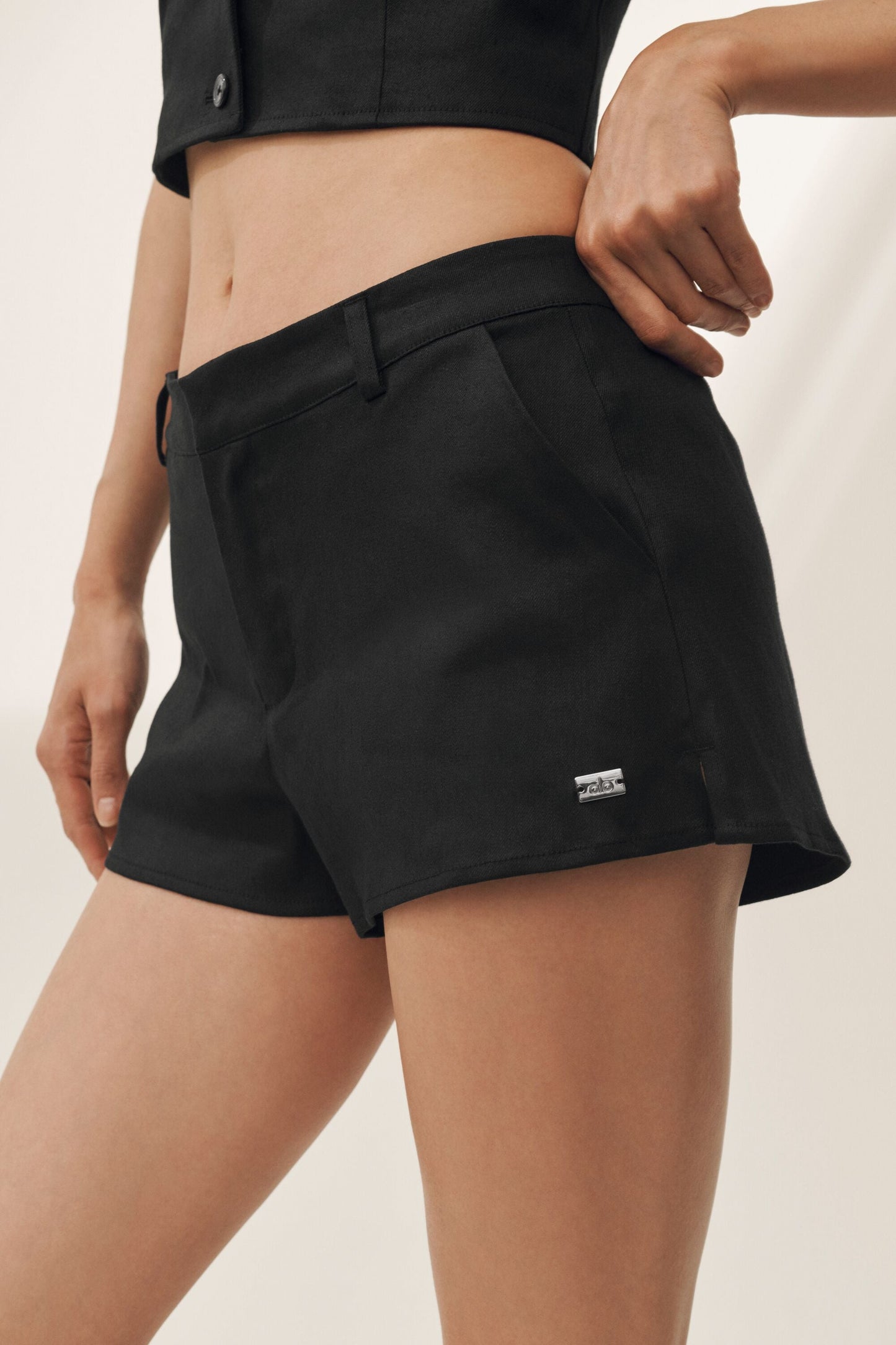 Linen Blend Low-Rise Riviera Trouser Short - Black